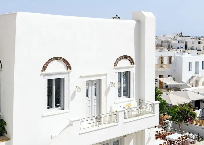 מלון דירות Castle Mansions 4*